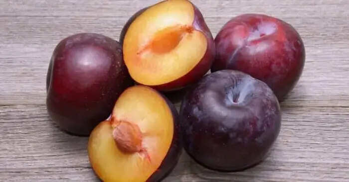 आलूबुखारे के स्वास्थ्य लाभ: जानें इसके फायदे