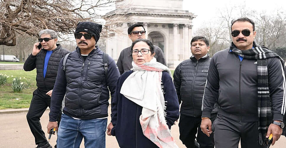 ममता बनर्जी ने बुद्धदेव भट्टाचार्य को उनकी पुण्यतिथि पर दी श्रद्धांजलि