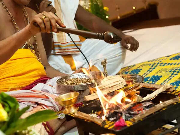 हवन का महत्व: धार्मिक और वैज्ञानिक दृष्टिकोण