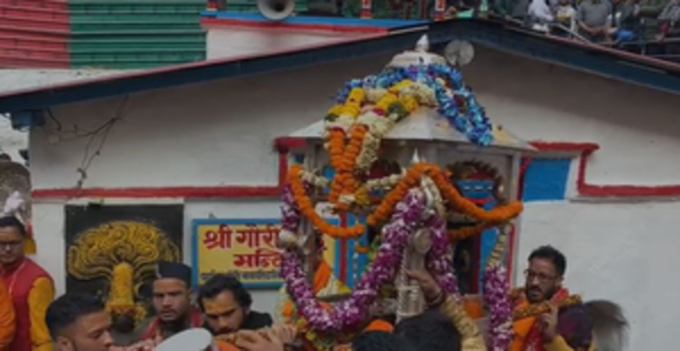 बाबा केदार की पंचमुखी डोली गौरीकुंड से केदारनाथ के लिए चली