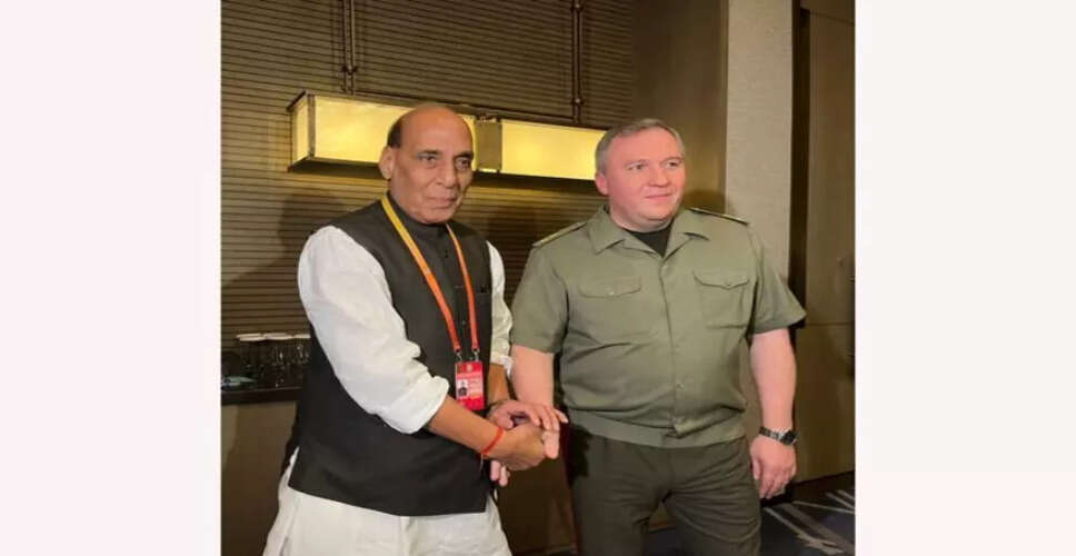 रक्षा मंत्री ने SCO बैठक में आतंकवाद पर चर्चा की