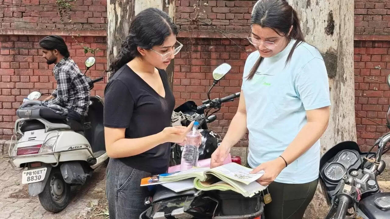 जेईई मेन और नीट यूजी की तैयारी: एक साथ कैसे करें सफलतापूर्वक?