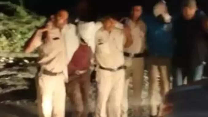 दिल्ली में पुलिस की मुठभेड़: तीन बदमाश गिरफ्तार, एक फरार