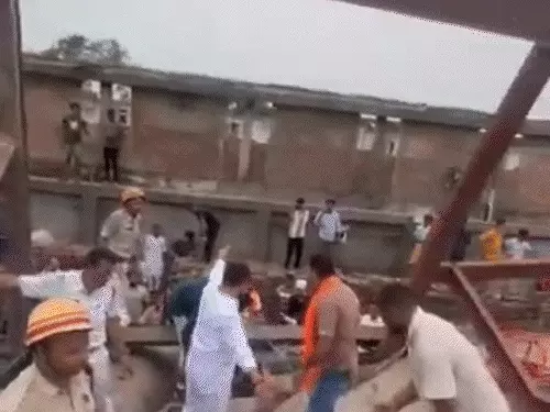 कोलकाता में निर्माणाधीन गोदाम ढहने से कई मजदूर फंसे, बचाव कार्य जारी
