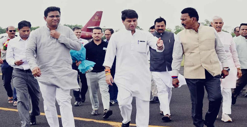 केंद्रीय मंत्री ज्योतिरादित्य सिंधिया का बाढ़ प्रभावित क्षेत्रों का दौरा