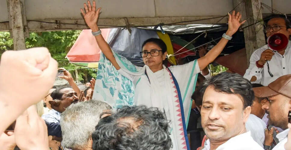 ममता बनर्जी का धरना: भाजपा के खिलाफ एकजुटता का प्रदर्शन