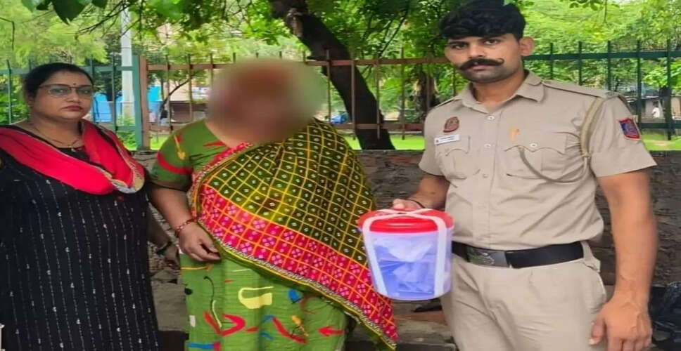 दिल्ली में महिला ड्रग तस्कर की गिरफ्तारी: 220 ग्राम गांजा बरामद