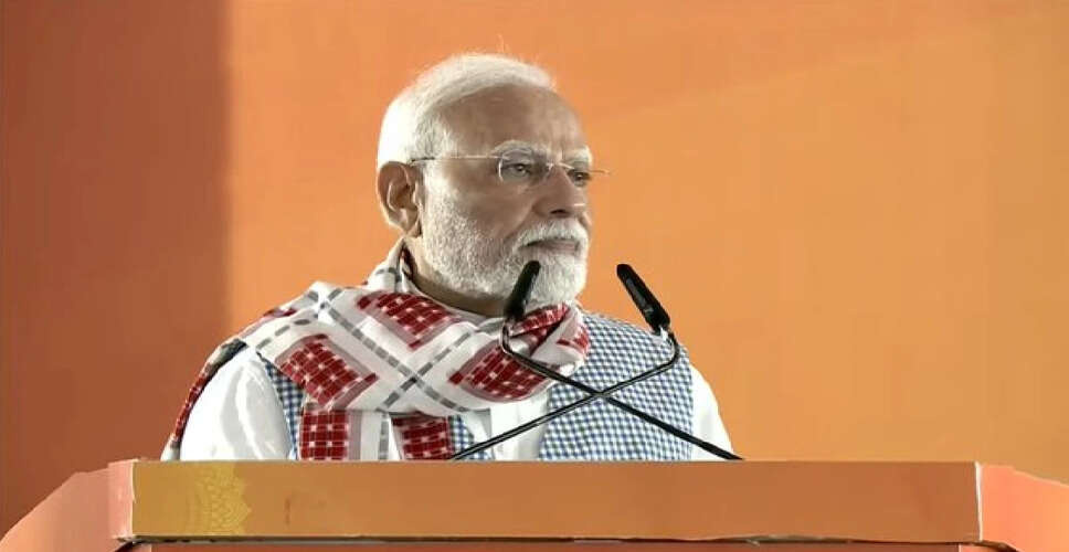 प्रधानमंत्री मोदी ने ओडिशा में नई ट्रेन सेवाओं और इलेक्ट्रिक बसों का उद्घाटन किया