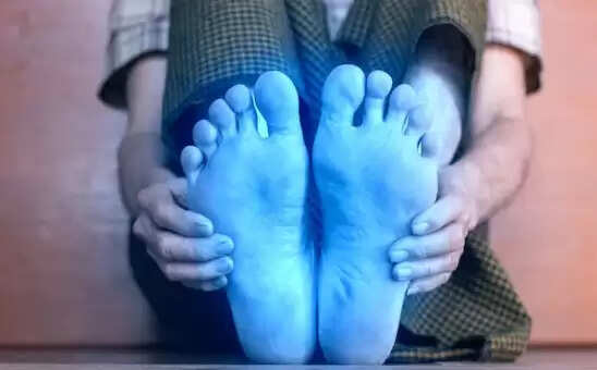 डायबिटीज के मरीजों में सर्दियों में ठंडे हाथ-पैर: जानें कारण और उपाय