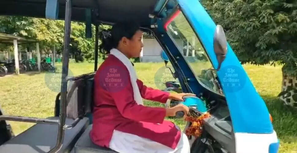 19 वर्षीय रिमा टेरोंगपी: असम की प्रेरणादायक छात्रा जो ई-ऑटो चलाती है