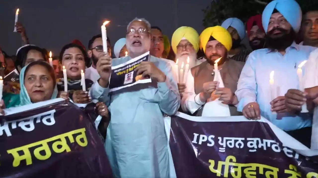 AAP का दलित IPS अधिकारी के लिए न्याय की मांग का आंदोलन