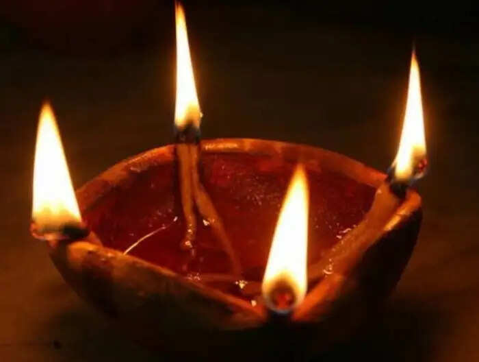 दीपक जलाने के सही तरीके: घी बनाम तेल
