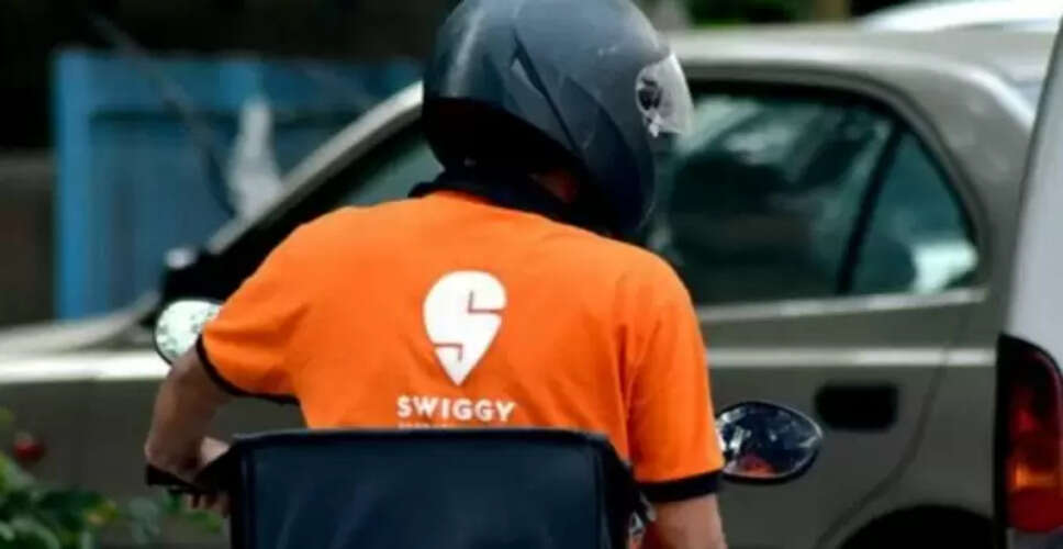 स्विगी से सैनिटरी पैड ऑर्डर करने पर मिली चॉकलेट कुकीज, सोशल मीडिया पर वायरल