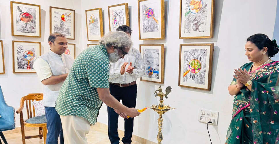दिल्ली में 'बियॉन्ड द ग्रे' कला प्रदर्शनी का भव्य उद्घाटन