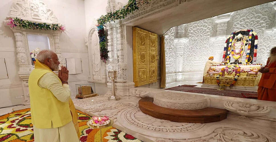 अयोध्या में ध्वजारोहण समारोह की भव्य तैयारी, 100 टन फूलों से सजाया गया मंदिर