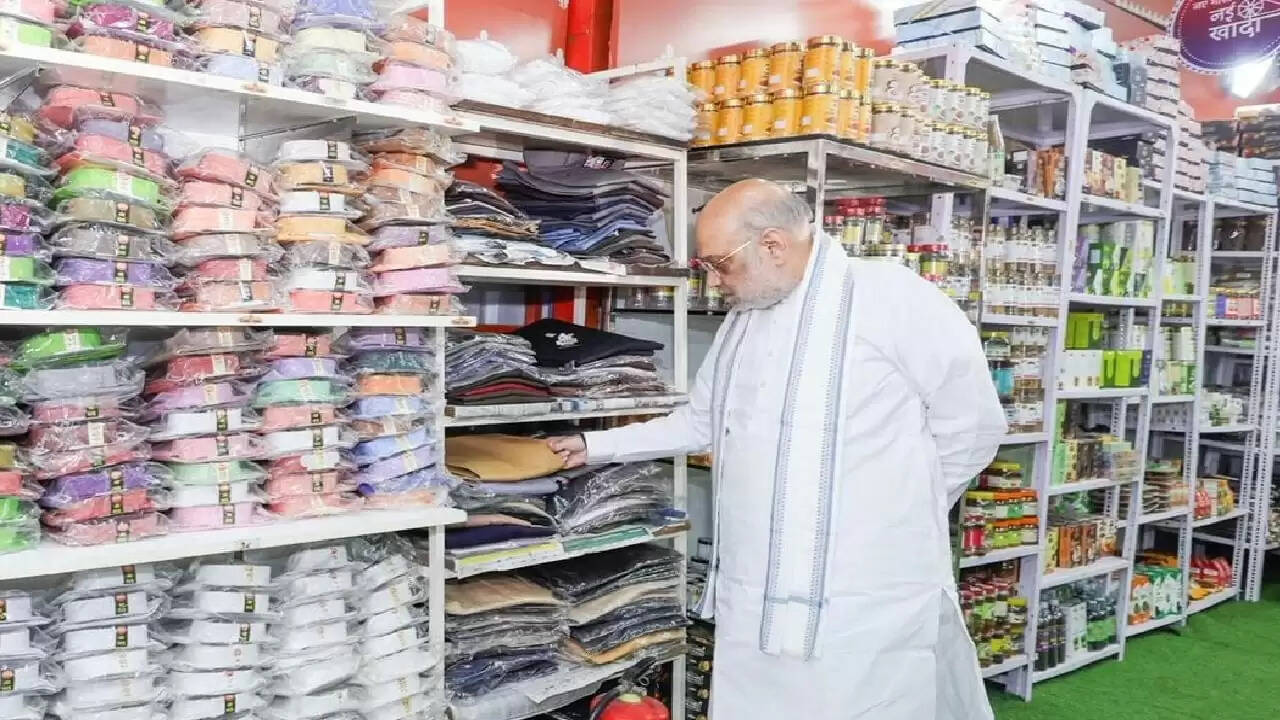 अमित शाह ने गांधी जयंती पर खादी को दी नई ऊर्जा, विशेष छूट की घोषणा