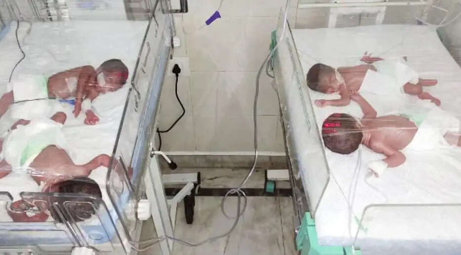 आगरा में एक महिला ने एक साथ चार बच्चों को जन्म दिया, कुल 7 बच्चों की मां बनीं
