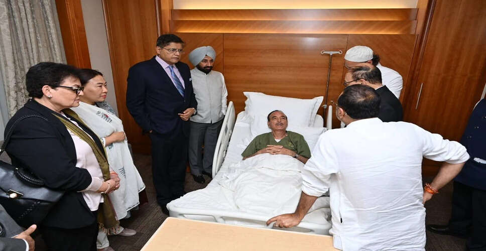 प्रधानमंत्री मोदी ने गुलाम नबी आज़ाद के स्वास्थ्य की जानकारी ली
