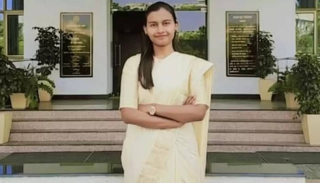 छत्तीसगढ़ की चंचल पैकरा: सब्जी बेचने वाले माता-पिता की बेटी बनी टॉपर