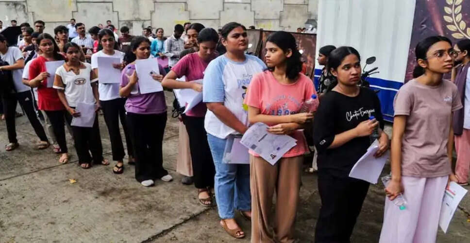 NEET परीक्षा में नकल की कोशिश, छात्र गिरफ्तार