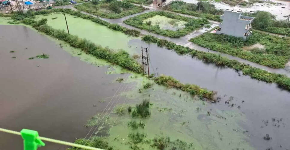 गुरुग्राम में बारिश से बाढ़ और ट्रैफिक की समस्या: वायरल वीडियो में दिखी स्थिति