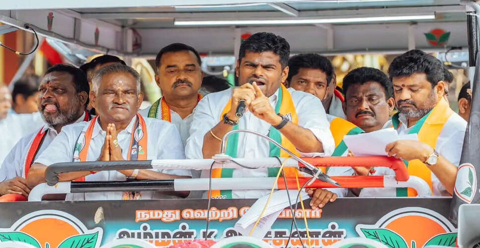 तमिलनाडु की राजनीति में AIADMK का संकट: विजय की पार्टी को समर्थन देने की तैयारी