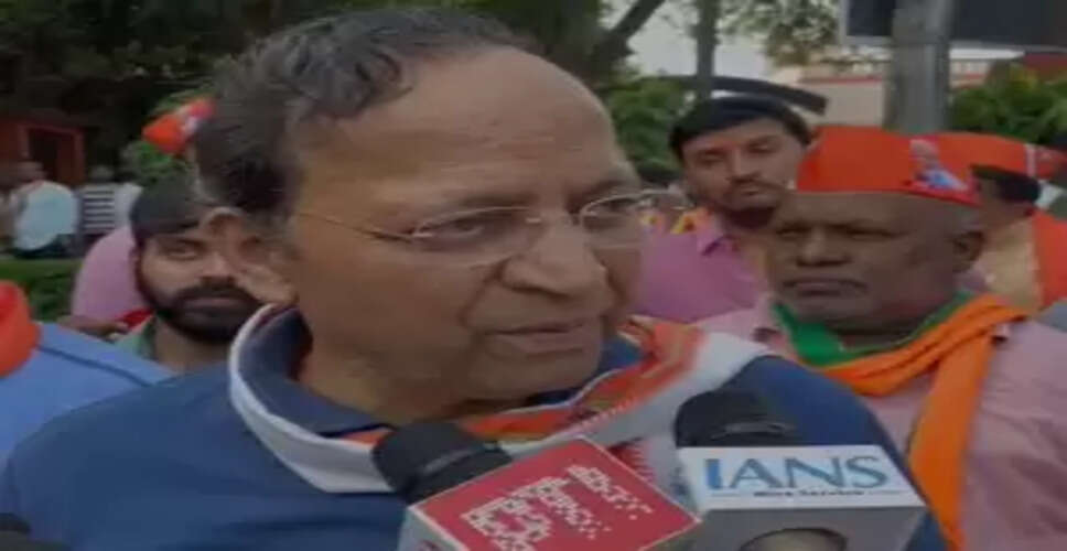 गांधी जयंती पर भाजपा के राष्ट्रीय महासचिव अरुण सिंह ने वाराणसी में स्वच्छता अभियान चलाया
