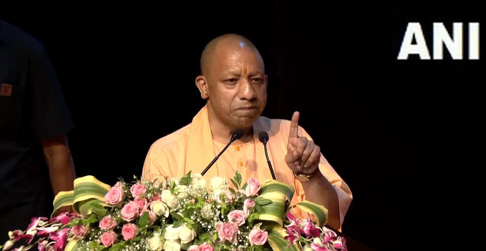 योगी आदित्यनाथ ने मेधावी छात्रों को सम्मानित किया, सार्वजनिक संपत्ति की सुरक्षा पर जोर