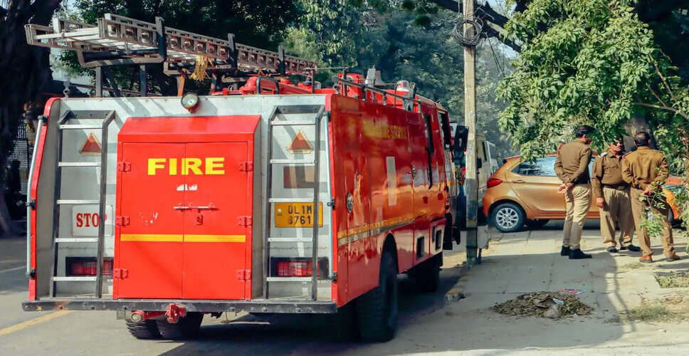 गाजियाबाद में इमारत में भीषण आग, राहत कार्य जारी