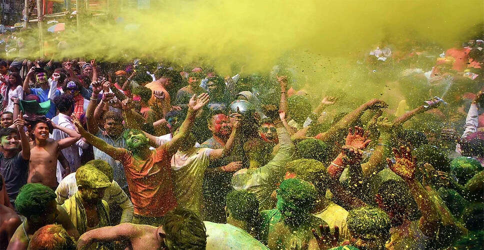 भारत में होली का जश्न: रंगों और परंपराओं का संगम