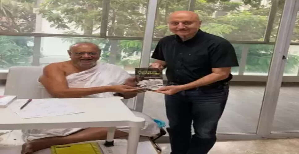 अनुपम खेर ने की जैनाचार्य विजय रत्नसुंदरसूरी से मुलाकात, बोले- ‘बिताया खूबसूरत समय’