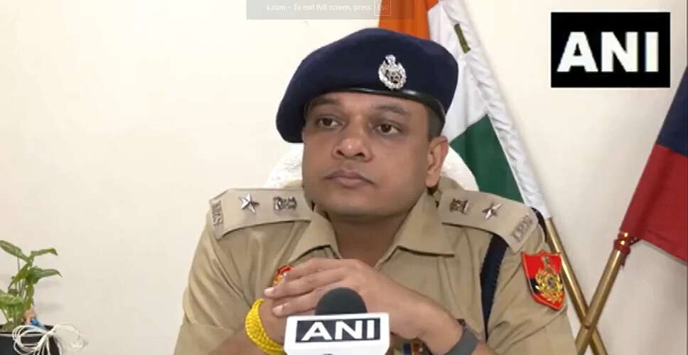 दिल्ली पुलिस के डीसीपी ने डंपर दुर्घटना में घायल लोगों की जान बचाई