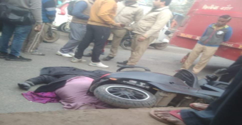 दिल्ली-यूपी बॉर्डर पर रोडवेज बस ने स्कूटी सवार महिला टीचर को कुचला