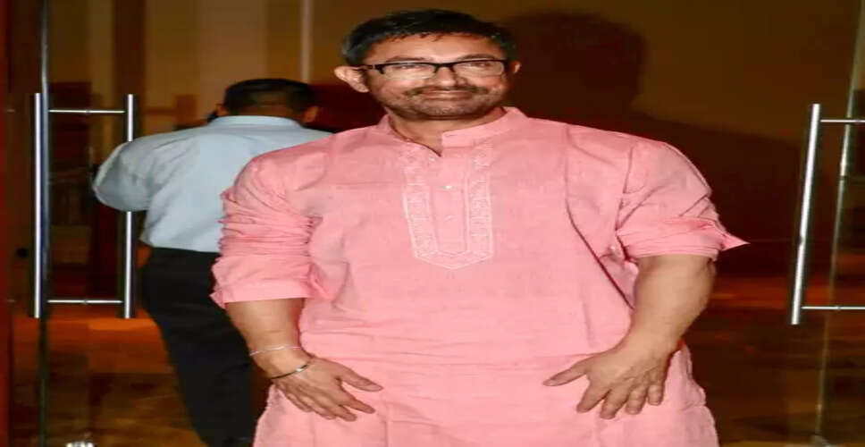 भक्ति भाव में दिखे आमिर खान, पहुंचे राज ठाकरे के घर, किए बप्पा के दर्शन