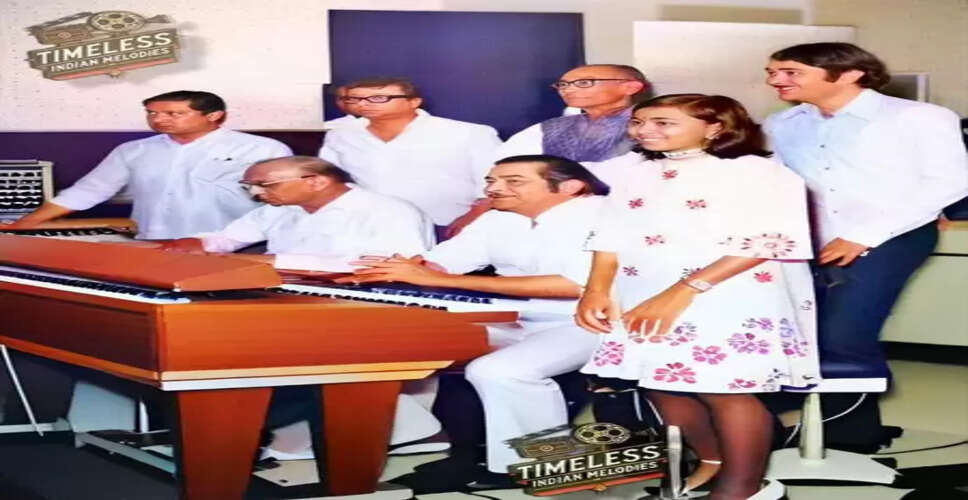 ‘एक दिन बिक जाएगा’ गाने की रिकॉर्डिंग से सामने आई राज कपूर की दुर्लभ तस्वीर
