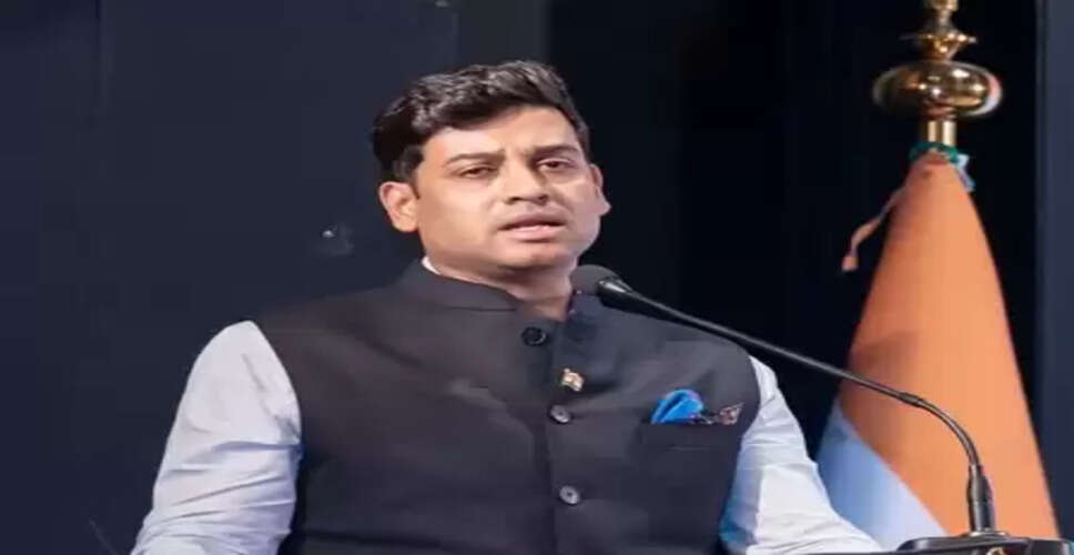 मुंब्रा रेलवे स्टेशन हादसा : चार की मौत, सांसद श्रीकांत शिंदे की अपील, ' इस रूट पर बढ़ाई जाए ट्रेनों की संख्या'