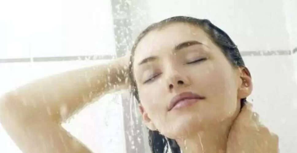 स्नान करने के सही तरीके और नियम: जानें क्या करें और क्या न करें