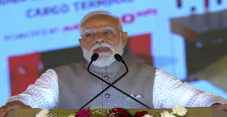 प्रधानमंत्री मोदी का समाजवादी पार्टी और कांग्रेस पर हमला, नोएडा हवाई अड्डे में देरी का आरोप