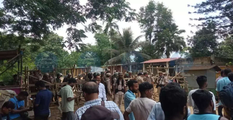 पैकेन वन क्षेत्र में पुलिस और निवासियों के बीच संघर्ष, एक की मौत