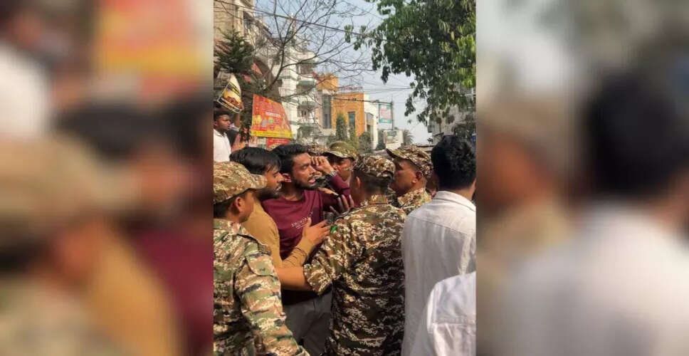 असम में शिक्षा के निजीकरण के खिलाफ NSUI का प्रदर्शन