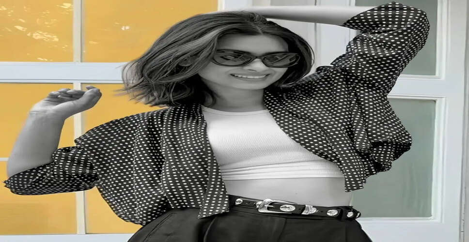 डायना पेंटी ने मां के 1989 के ड्रेस में शेयर की तस्वीरें