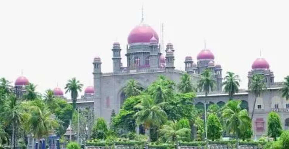 तेलंगाना उच्च न्यायालय ने पूर्व मंत्री और IAS अधिकारी को नोटिस जारी किया