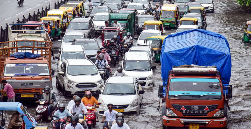 दिल्ली-एनसीआर में बारिश से यातायात प्रभावित, ऑरेंज अलर्ट जारी