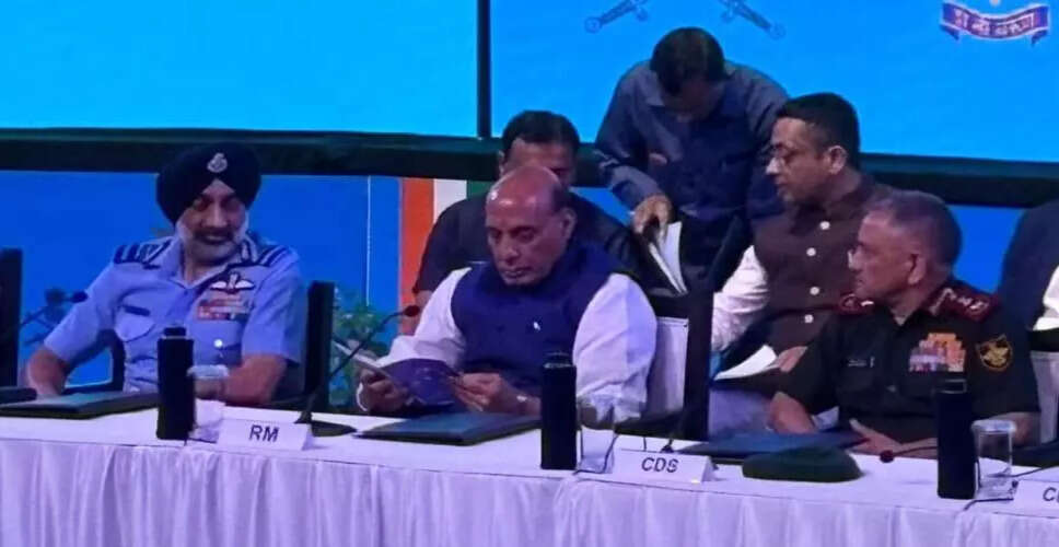रक्षा मंत्री ने त्रि-सेवा समन्वय की आवश्यकता पर जोर दिया