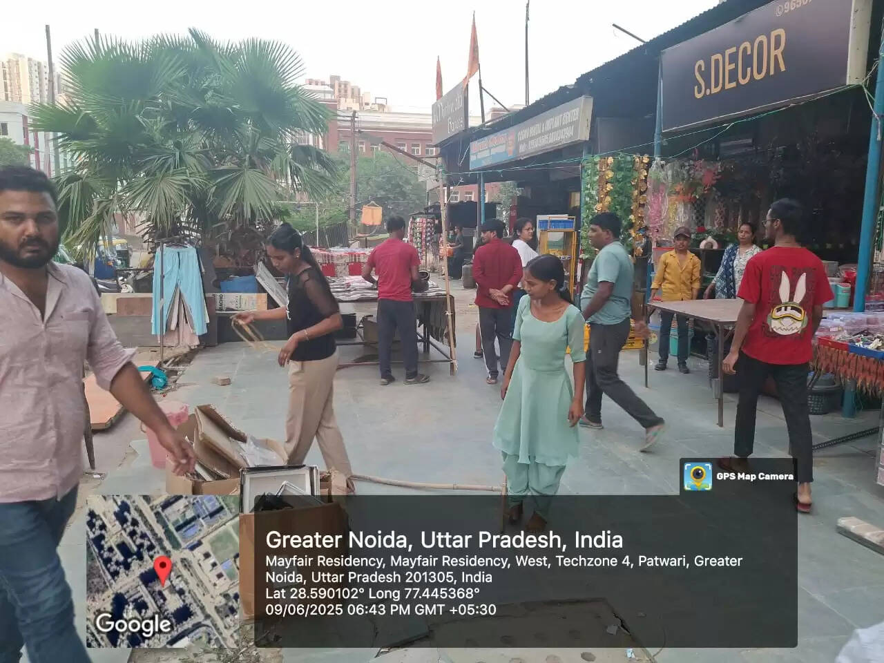 Greater Noida Authority Takes Action Against Illegal Street Vendors
