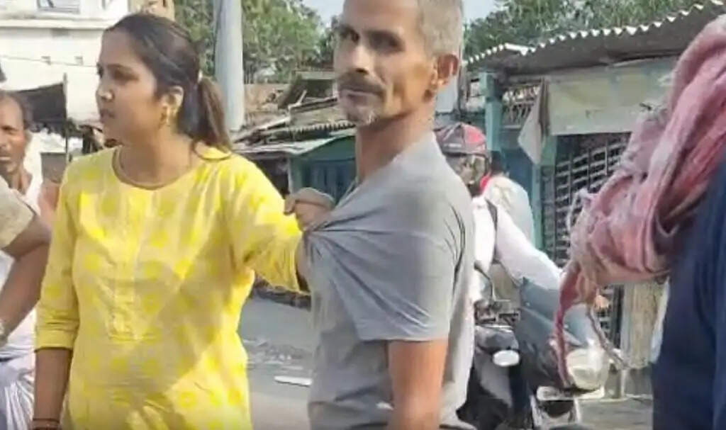 बिहार में पुलिस स्टीकर वाली गाड़ी से महिला की पिटाई का वीडियो वायरल