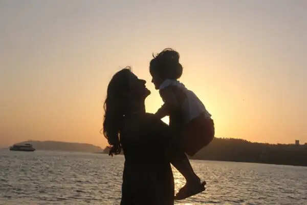 स्टेप मदर्स डे: सौतेली माताओं के प्रति सम्मान का दिन