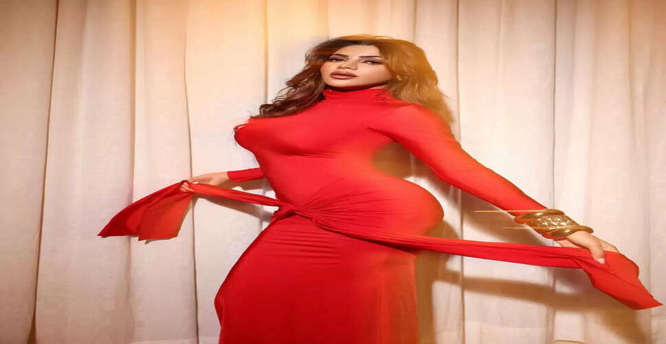 निक्की तंबोली का लाल बॉडीकॉन ड्रेस में जलवा