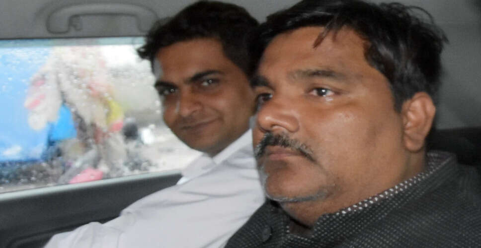 ताहिर हुसैन ने चिकित्सा कारणों से अंतरिम जमानत की अर्जी दाखिल की