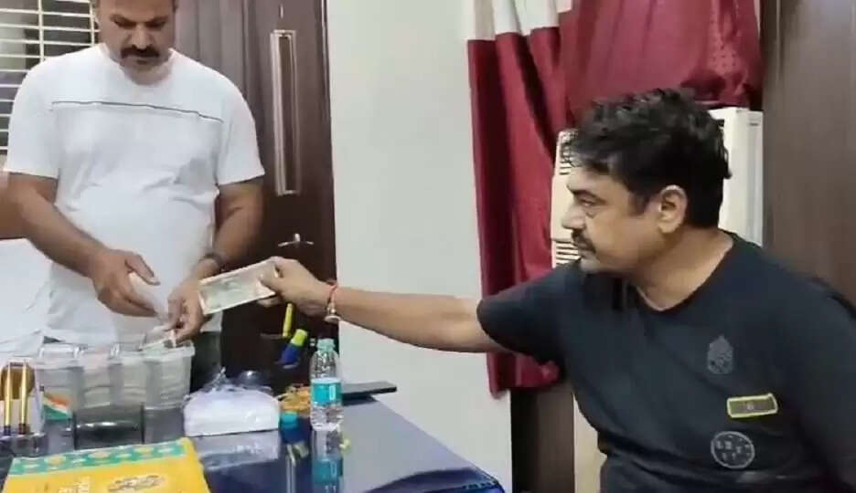 आगरा में नकली दवाओं का बड़ा खुलासा: एक करोड़ की रिश्वत के साथ कारोबारी गिरफ्तार
